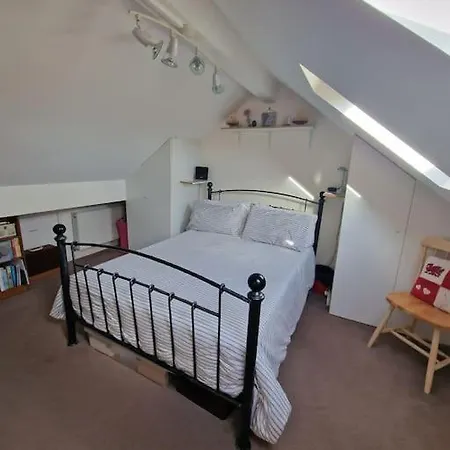 Spacious 3Bed Semi/Gamesroom/Drive/10Mins To City Wrexham Exterior photo