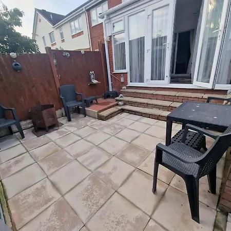Spacious 3Bed Semi/Gamesroom/Drive/10Mins To City Wrexham Exterior photo