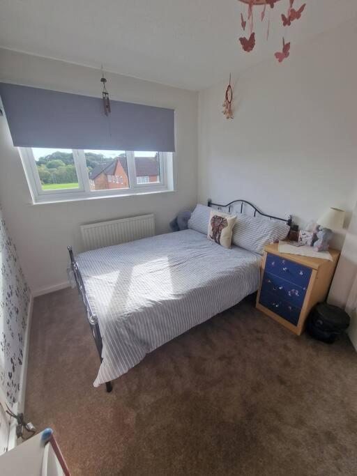 Holiday home Spacious 3bed Semi/gamesroom/drive/10mins To