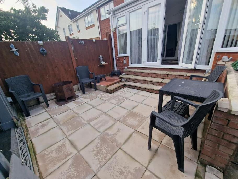 Holiday home Spacious 3bed Semi/gamesroom/drive/10mins To