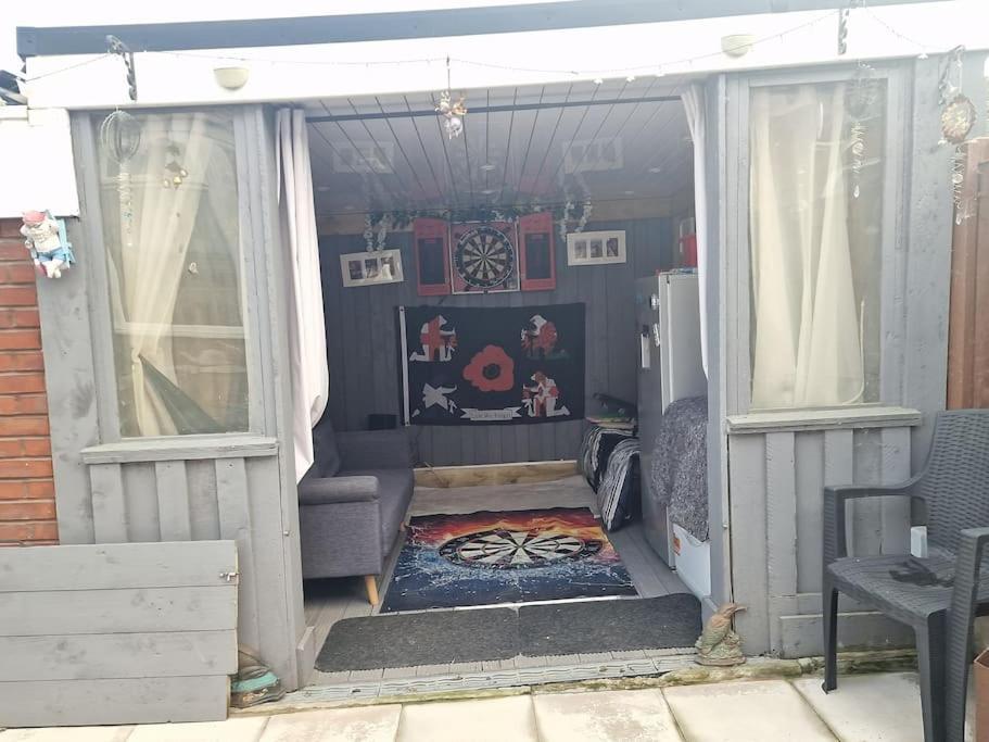 Spacious 3bed Semi/gamesroom/drive/10mins To Holiday home